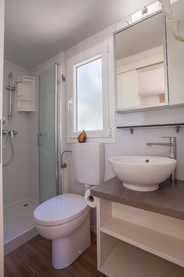 Mobile Homes Delta Marine At Campsite Lopari Nerezine Kamer foto
